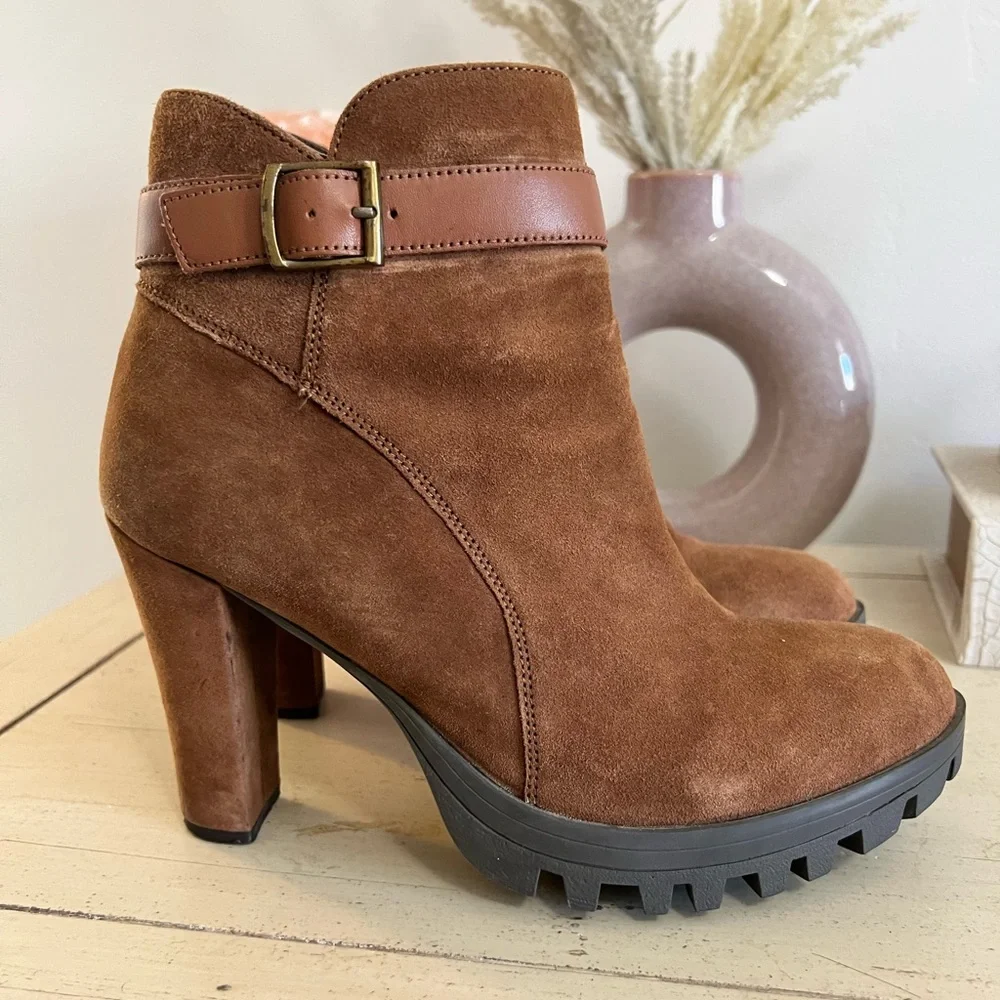 Size 7 - Picture 2 of 7